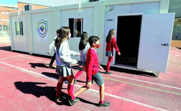 El Licenciados de Cáceres recurre a aulas prefabricadas para ganar espacio contra la covid