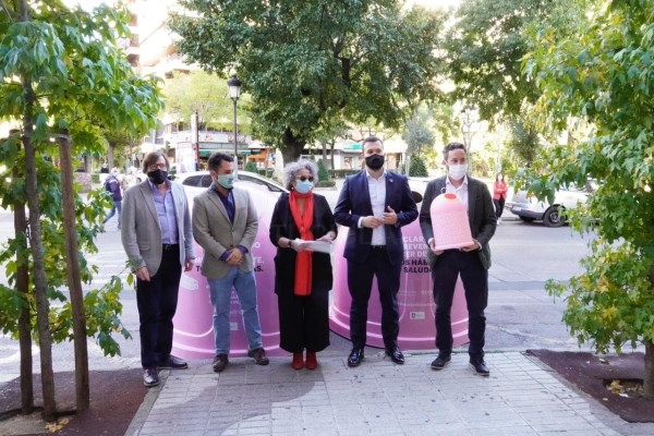 El Ayuntamiento de Cáceres presenta la campaña solidaria ‘Recicla Vidrio por ellas’ junto con Ecovidrio, con motivo del Día Mundial del Cáncer de Mama