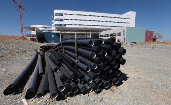La reclamación de 28 millones al SES por el nuevo hospital de Cáceres sigue adelante en los juzgados
