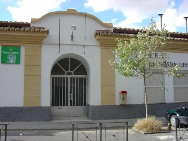 Cierran tres aulas en el instituto Virgen de Guadalupe de Cáceres por cinco positivos de covid