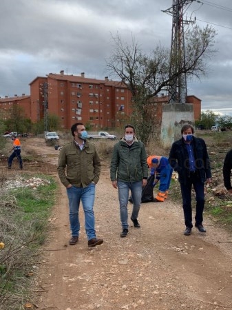 El Ayuntamiento de Cáceres está llevando a cabo una limpieza extraordinaria en el barrio de Aldea Moret
