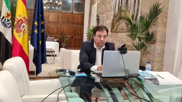 El presidente de la Junta destaca el ‘camino ilusionante’ que se abre con el proyecto de regadío de Tierra de Barros y el componente novedoso de la nu