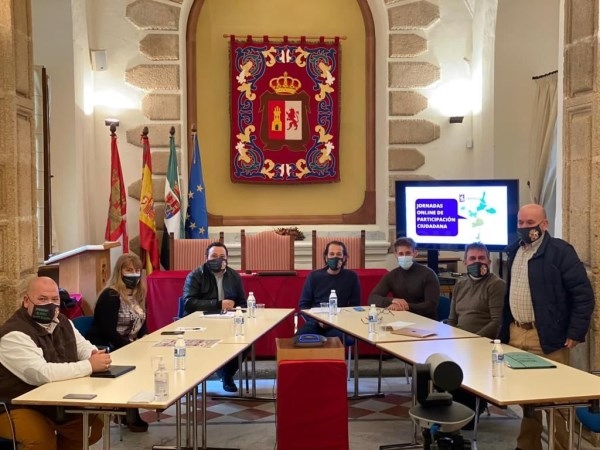 El Ayuntamiento de Cáceres creará una mesa de trabajo para elaborar el reglamento de presupuestos participativos de la ciudad