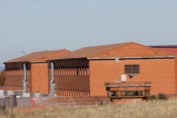 Dos positivos en la cárcel obligan a aislar a otros dos funcionarios de prisiones