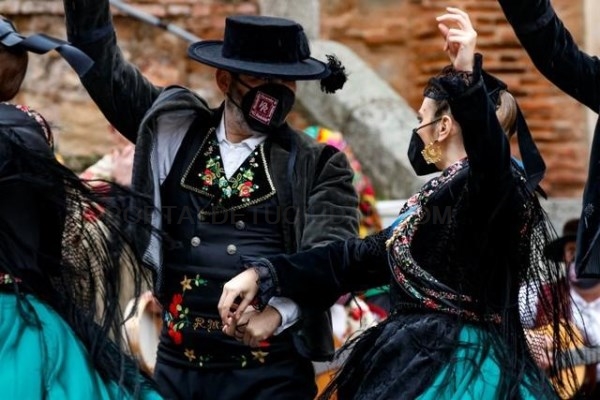 El folk del redoble abre las puertas a la Navidad