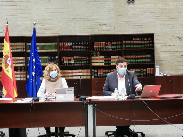 Junta de Extremadura y sindicatos acuerdan la distribución en 33 especialidades las 697 plazas de oposiciones de docentes 2021