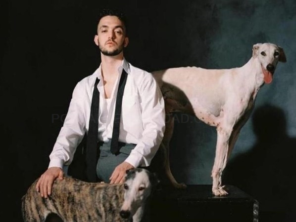 Copla, la galga cacereña que posa con C.Tangana