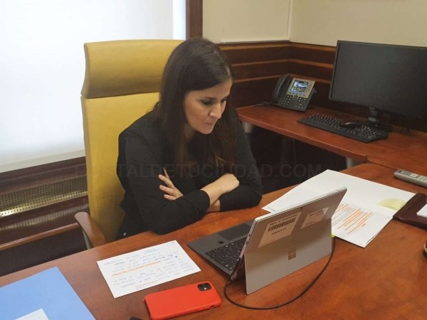 Gil Rosiña destaca que ya se están eliminando “las raíces” que impedían a las mujeres ocupar el liderazgo que les pertenece en los ámbitos de la Cienc