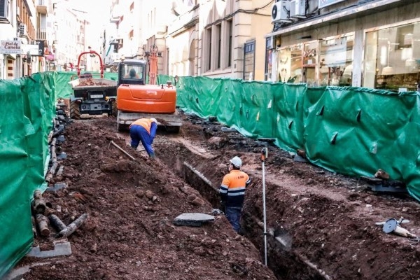 Gómez Becerra aplaude la obra pero cree que lastra aún más sus negocios