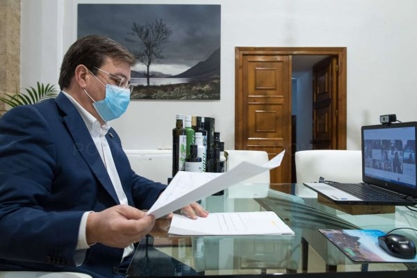 Fernández Vara reconoce el trabajo de los productores extremeños en la entrega de premios del Concurso de Aceites de Oliva Virgen Extra 2021