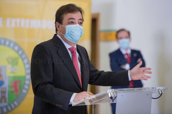 Fernández Vara destaca la labor de servicio a la sociedad del Consejo Social de la Universidad