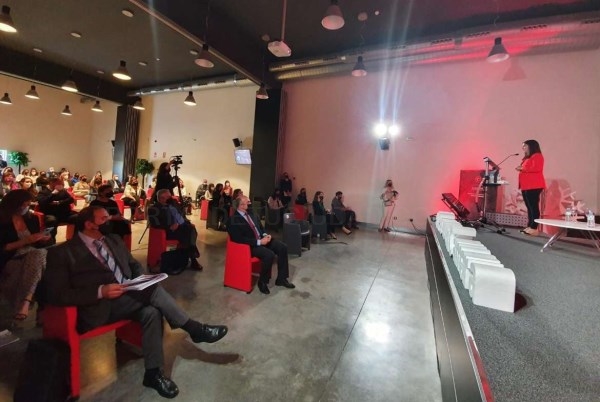 Gil Rosiña insta a la empresa extremeña a implementar y ejecutar los Planes de Igualdad para ser más productivas y eficaces