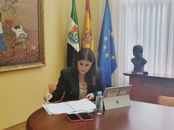 Gil Rosiña resalta el compromiso de la Junta de Extremadura con la igualdad y los derechos de las personas LGTBI