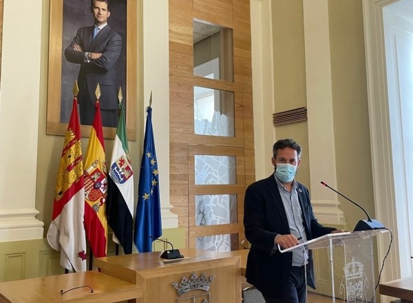 La Junta de Gobierno Local ha aprobado un contrato para las obras de reparación y mantenimiento de los sistemas fotovoltaicos del pabellón y la Casa d
