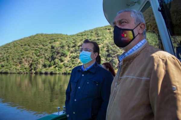 Escuchar Fernández Vara destaca la labor de Charo Cordero para hacer del turismo rural uno de los grandes potenciales de Extremadura