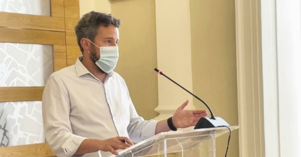 La campaña de desbroce, iniciada este mes de mayo, llegará a diferentes puntos de la ciudad en las próximas semanas