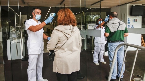 Los afectados por el error de las vacunas reclaman al SES