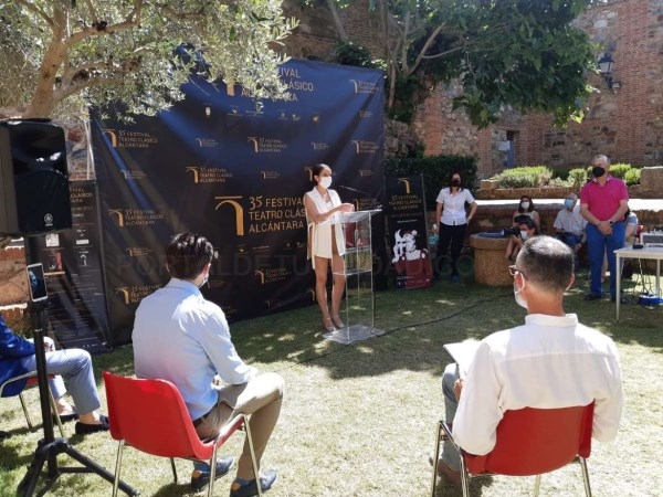 Nuria Flores subraya la capacidad de la cultura y los festivales teatrales para atraer turismo