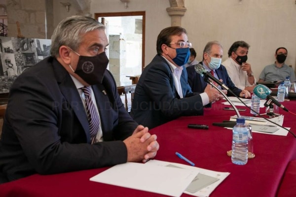 Fernández Vara afirma que la salida de la pandemia tiene que ser ´necesariamente global´