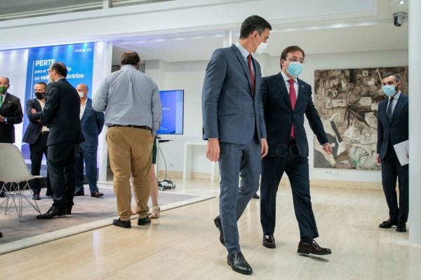 Fernández Vara asiste en Madrid a la presentación del PERTE para el desarrollo del vehículo eléctrico y conectado