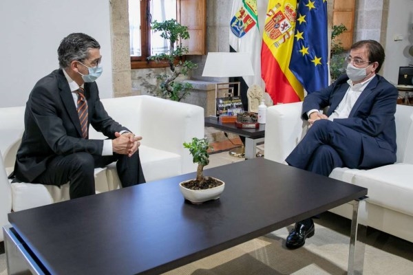 El presidente de la Junta de Extremadura se reúne con el nuevo fiscal superior de Extremadura