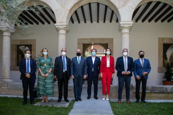 El proyecto de la azucarera de Mérida recibe un impulso con la firma del protocolo de intenciones entre Administraciones e Ibérica Sugar Company