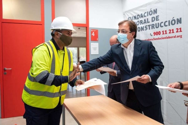 Fernández Vara aboga por la formación en la construcción para cubrir el efecto de demanda que se producirá en los próximos meses