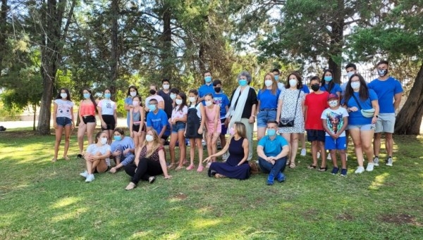 El alcalde Luis Salaya y la concejala de Asuntos Sociales visitan el campamento urbano de Aldea Moret