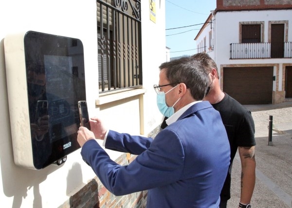 El presidente de la Diputación ha visitado hoy la localidad de Carmonita