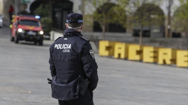 Disuelven una concentración de 50 personas que festejaban con una tuna en Cáceres