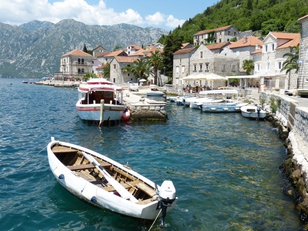 10 VIAJES EXCITANTES Y 20 HOTELES RELAJANTES
