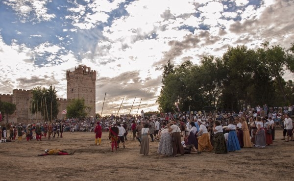 Las fiestas y recreaciones históricas vuelven lentamente a ocupar su lugar de honor