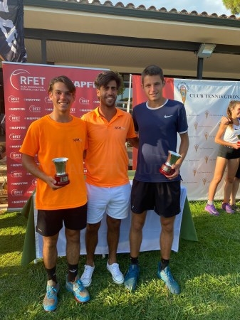 FERNANDO BULNES CAMPEON DE ESPAÑA JUNIOR DE DOBLES Y SEMIFINALISTA EN INDIVIDUALES EN EL CAMPEONATO CELEBRADO EN GIRONA