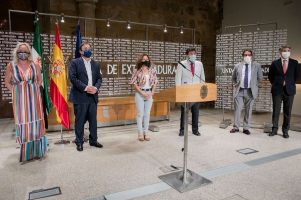 El presidente de la Junta y los agentes sociales suscriben un acuerdo que sienta las bases para la gestión del transporte sanitario terrestre