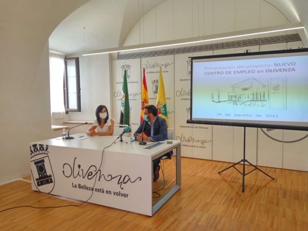 Esther Gutiérrez presenta el proyecto para la construcción del nuevo Centro de Empleo de Olivenza