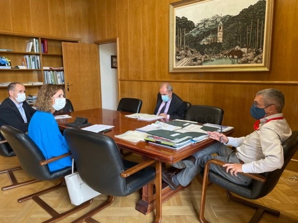 Olga García traslada al secretario de Estado de Medio Ambiente la preocupación por la gestión de los embalses extremeños