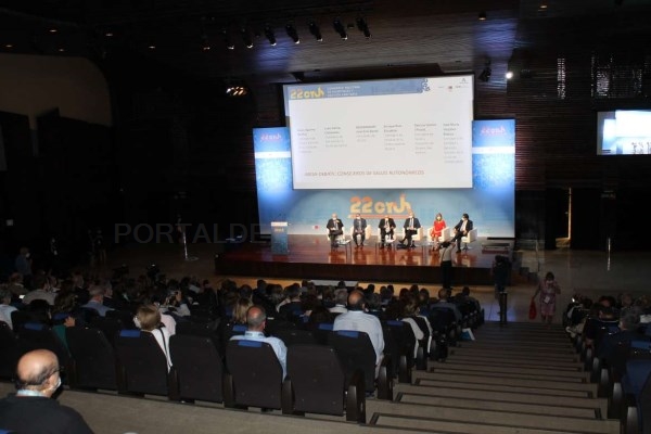 Vergeles apoya la profesionalización de la gestión sanitaria pero reclama que se acompañe con una formación universitaria