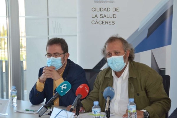 La Junta de Extremadura firma el contrato para la puesta en marcha de la Bioincubadora de la Ciudad de la Salud y la Innovación de Cáceres