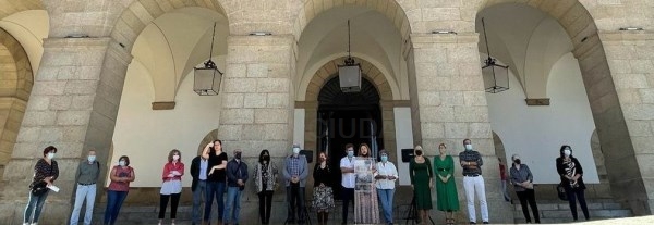 Minuto de silencio en repulsa por los asesinatos de mujeres víctimas de la violencia machista desde el 26 de agosto