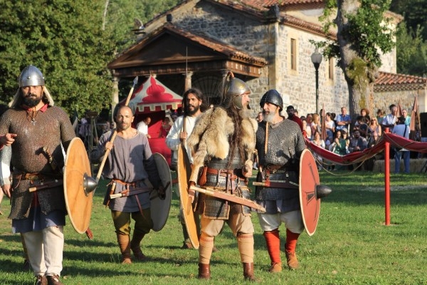 Las fiestas y recreaciones históricas revitalizan el turismo de interior