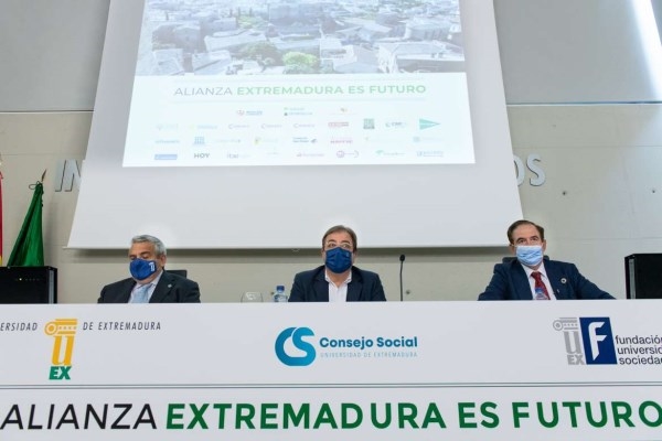 Fernández Vara aboga por el talento como hecho diferencial para ser competitivos en el presente y el futuro