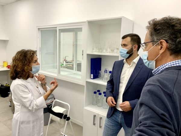 El alcalde Luis Salaya destaca el potencial de crecimiento de la ciudad en torno a la investigación farmacéutica