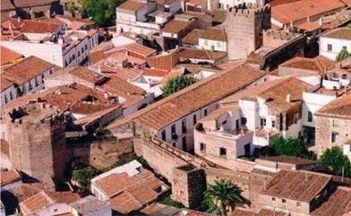 El Ayuntamiento de Cáceres obtiene el informe favorable para restaurar las torres almohades del adarve