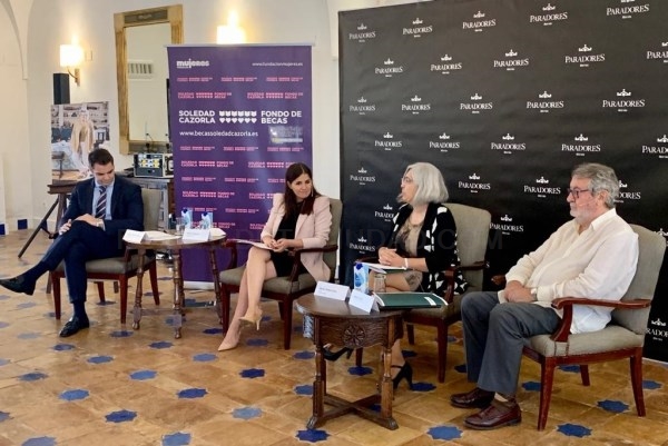 Gil Rosiña destaca que Extremadura es la primera comunidad autónoma que establece una colaboración con el Fondo de Becas Soledad Cazorla Prieto para l