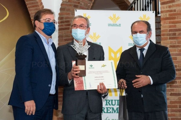 Fernández Vara valora el esfuerzo de los emprendedores extremeños por hacer un trabajo de calidad