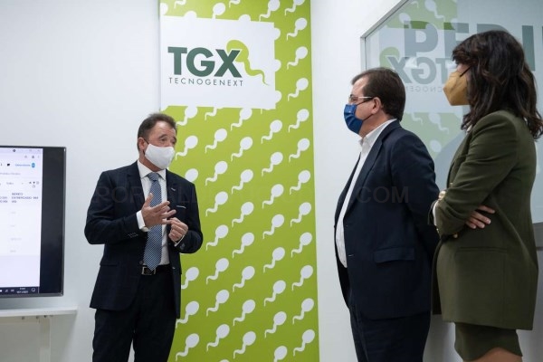 Fernández Vara participa en la inauguración del laboratorio de Inseminación Artificial del Cerdo Ibérico de la empresa Tecnogenext