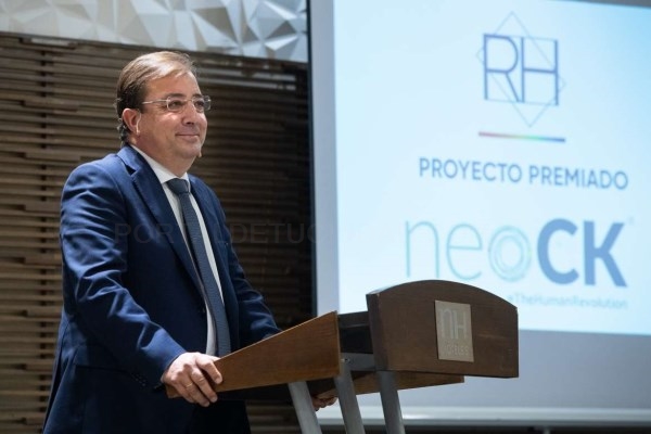 El presidente de la Junta aboga por la producción de riqueza para la generación de empleo dirigido al talento