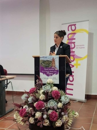 Gil Rosiña aboga por establecer una alianza permanente de mujeres para seguir compartiendo estrategias y objetivos comunes