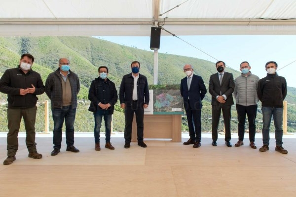 Fernández Vara valora el proyecto de reforestación que se está desarrollando en Las Hurdes