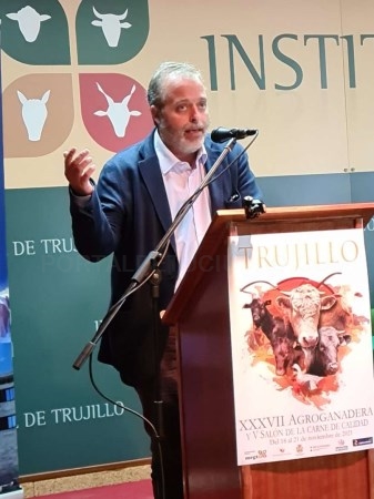 Rafael España aboga por la I+D+i en la modernización de las explotaciones agrarias en el campo del siglo XXI